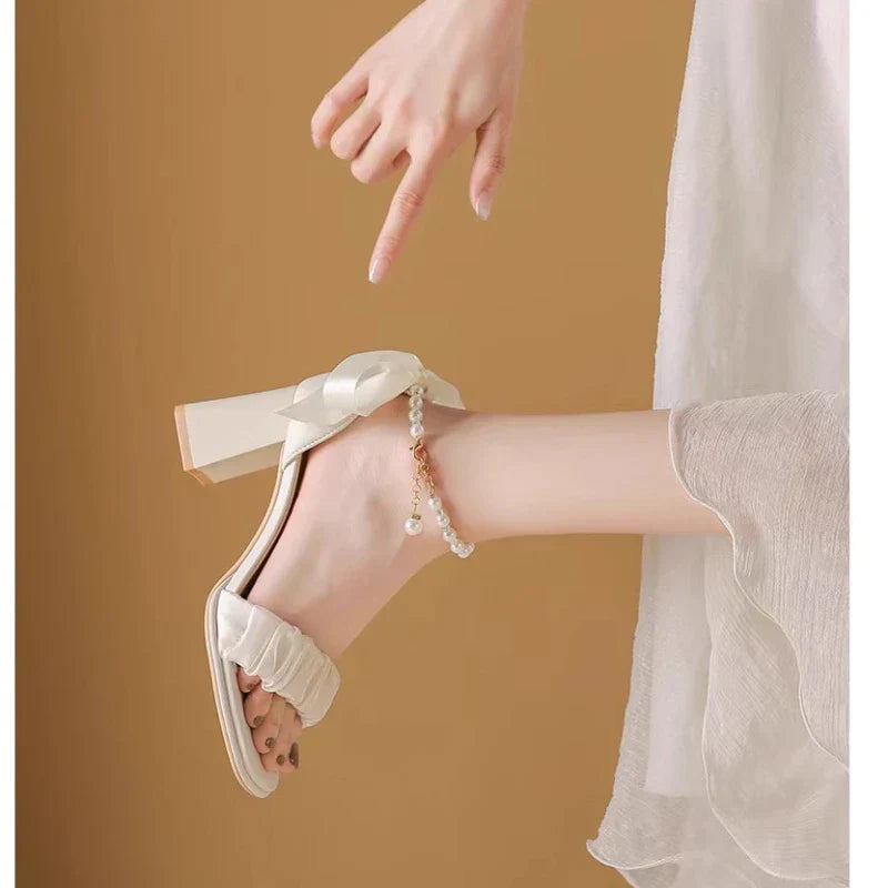 Sandália Branca Salto Grosso Éléonore