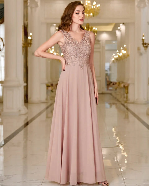 Vestido Longo com Busto Renda Bordada e Saia Fluída