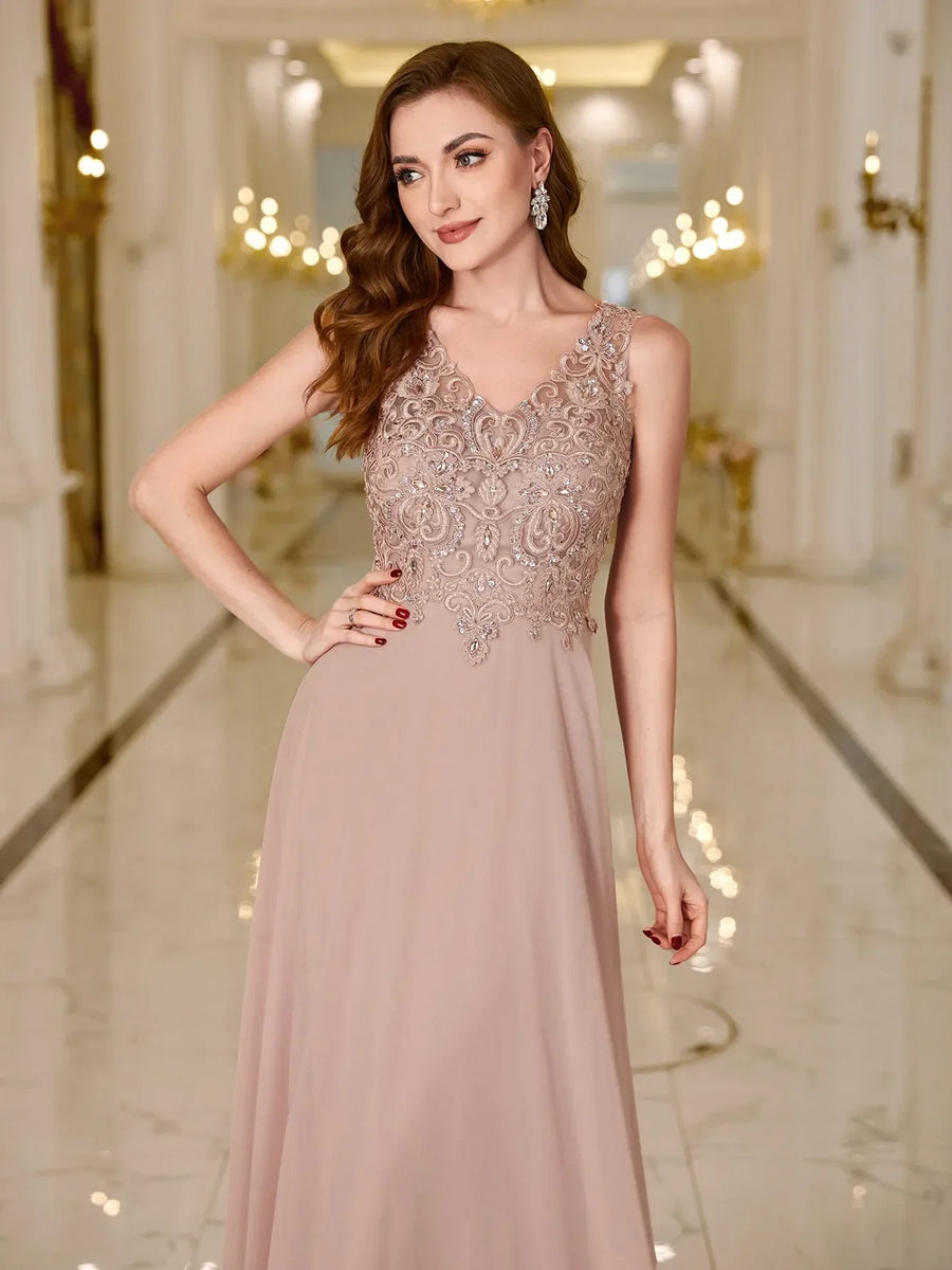 Vestido Longo com Busto Renda Bordada e Saia Fluída